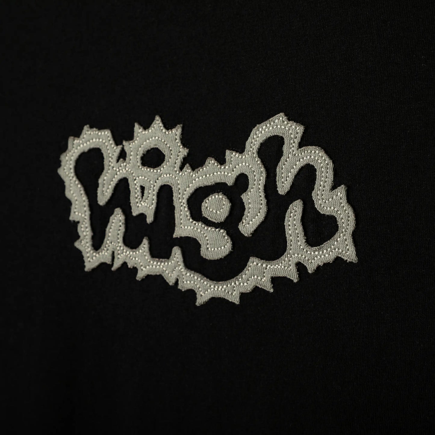 Tee Apliqué Black