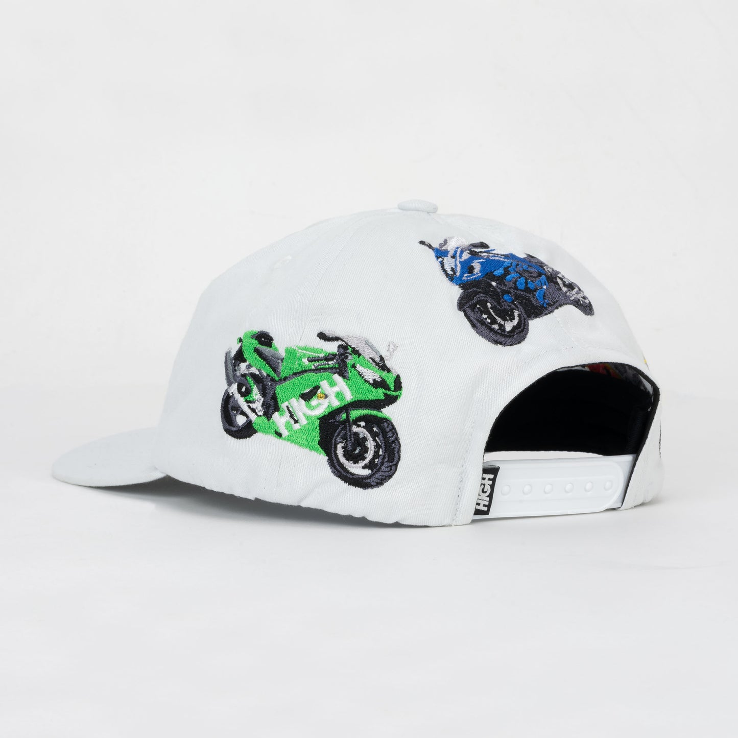 6 Panel Rides White