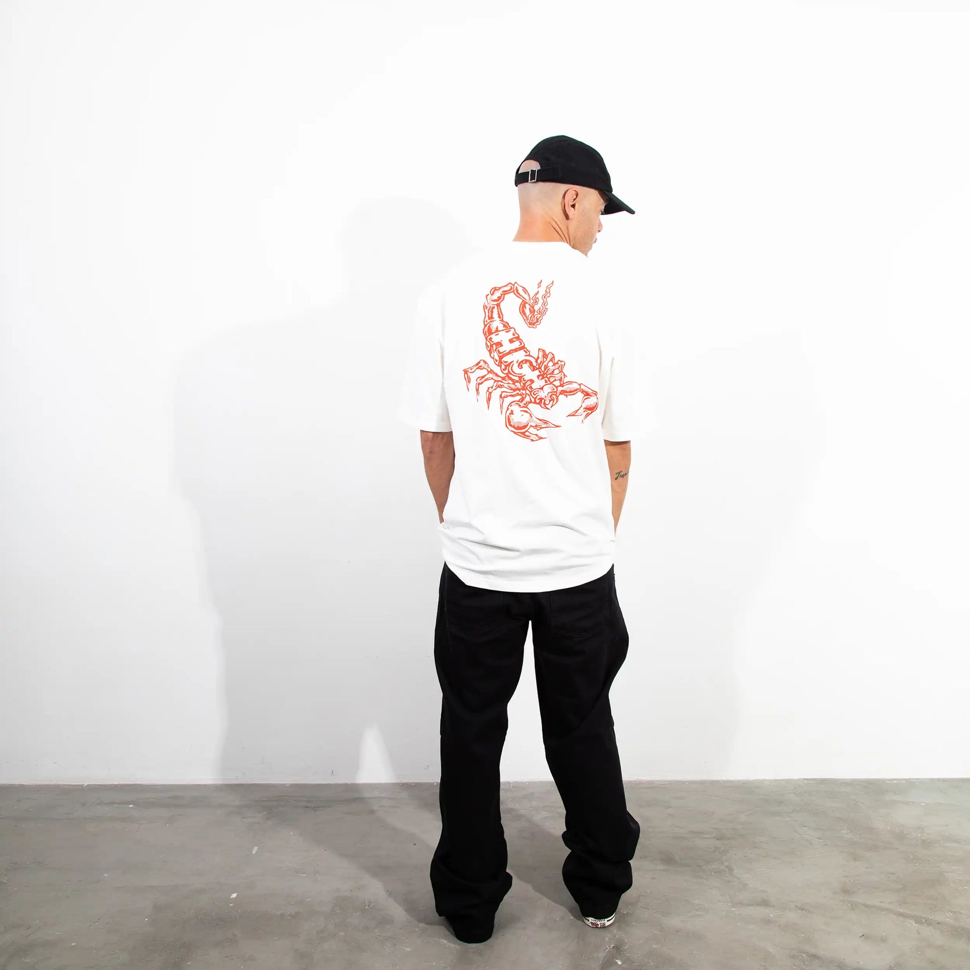 Tee Scorpion White/Red